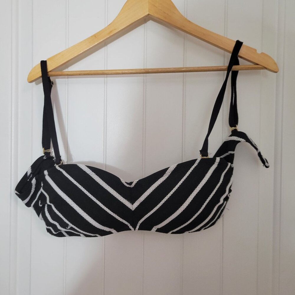 Gibson Latimer Swim Top Medium Nautical Crochet Stripe Removable Straps Mold Cup